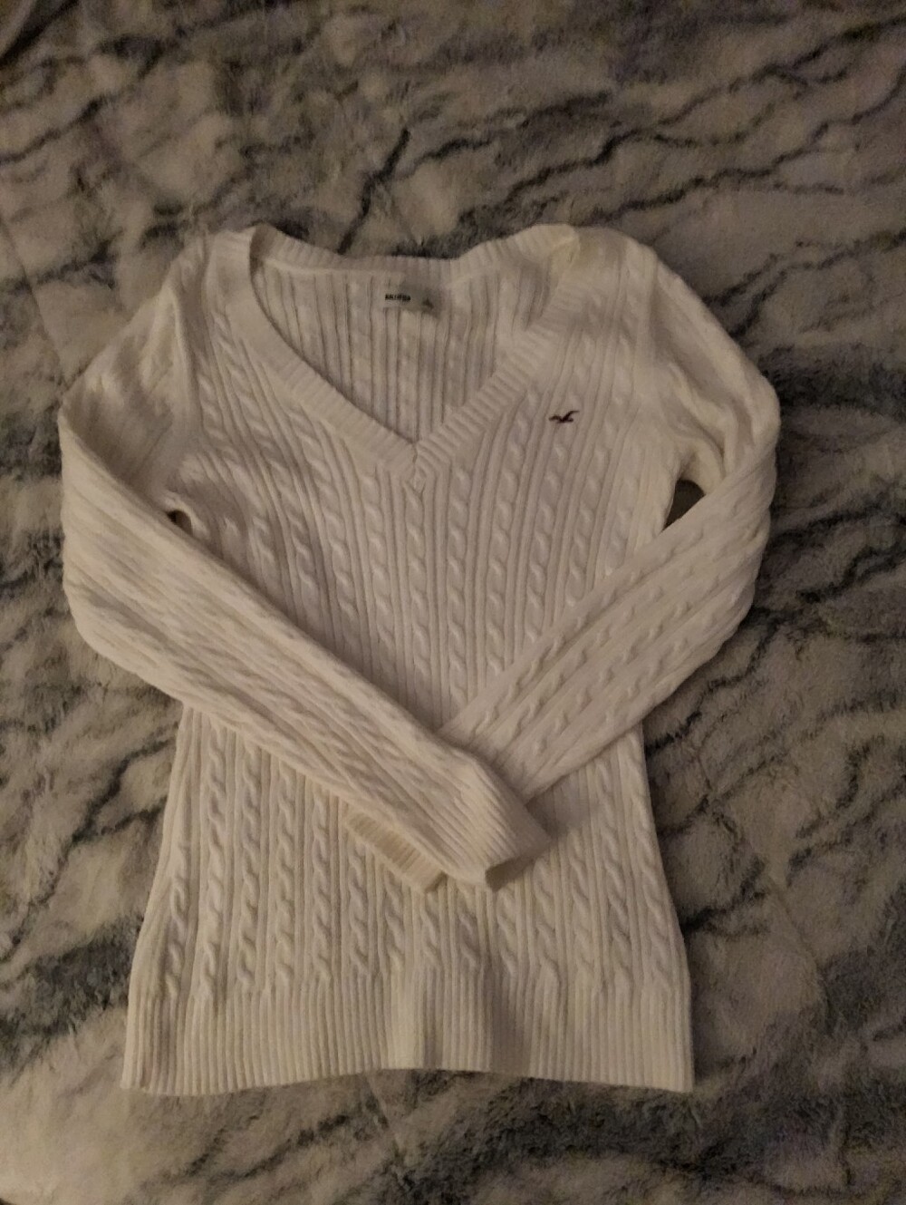 Hollister Ivory Cable-Knit V-Neck Sweater